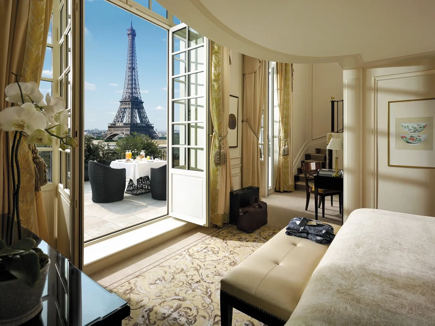 7103 paris booking tips