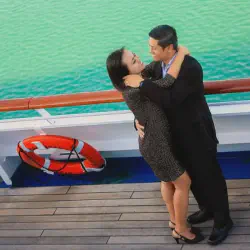 /img/7264-cruise-ship-pool.webp